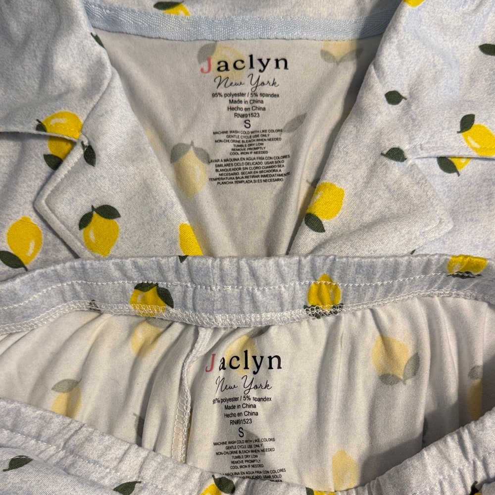 Jaclyn: Womens Sleepwear Short-Sleeve Button-Down Shirt with Yellow Lemon Print - Picture 2 of 4